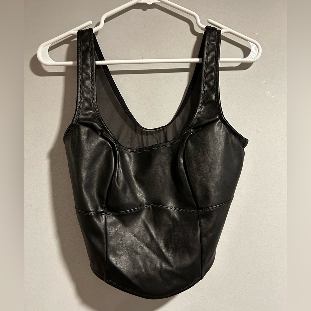 NWOT Colsie crop top